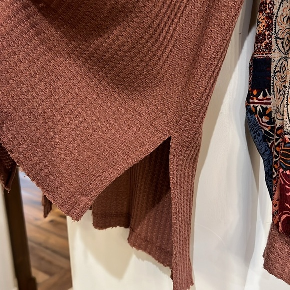 Umgee Long Sleeve patchwork pattern sleeves. Size small - Picture 5 of 5